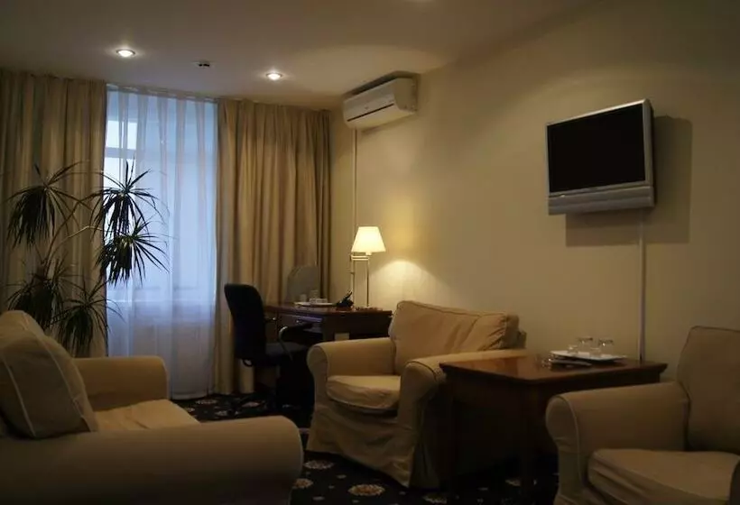 هتل Dis President