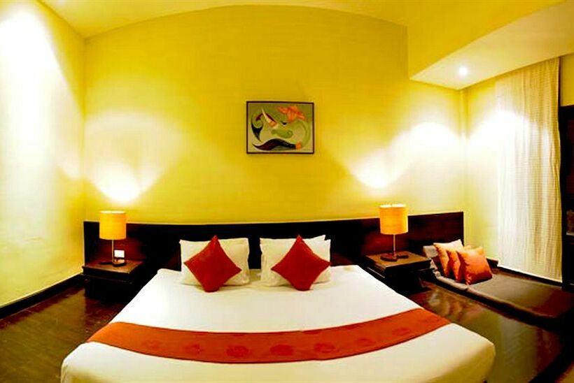 Iyara Beach Hotel And Plaza