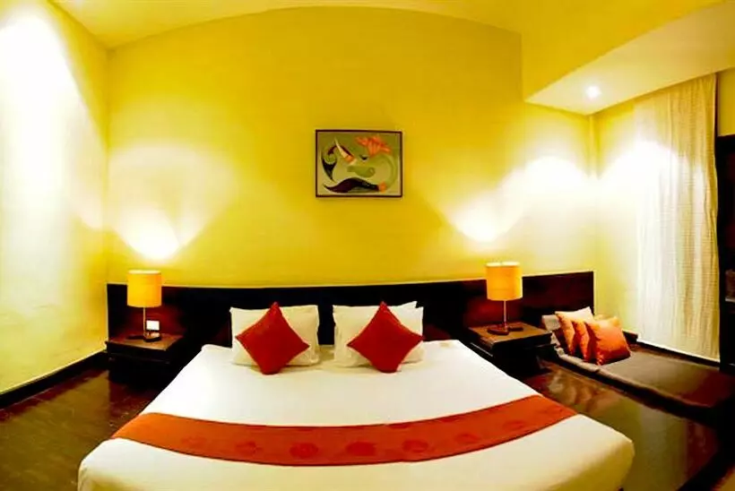 Iyara Beach Hotel And Plaza