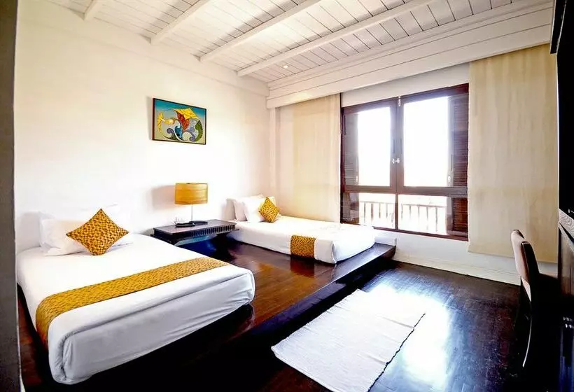 Iyara Beach Hotel And Plaza