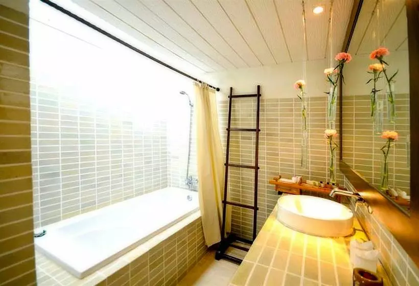 Iyara Beach Hotel And Plaza