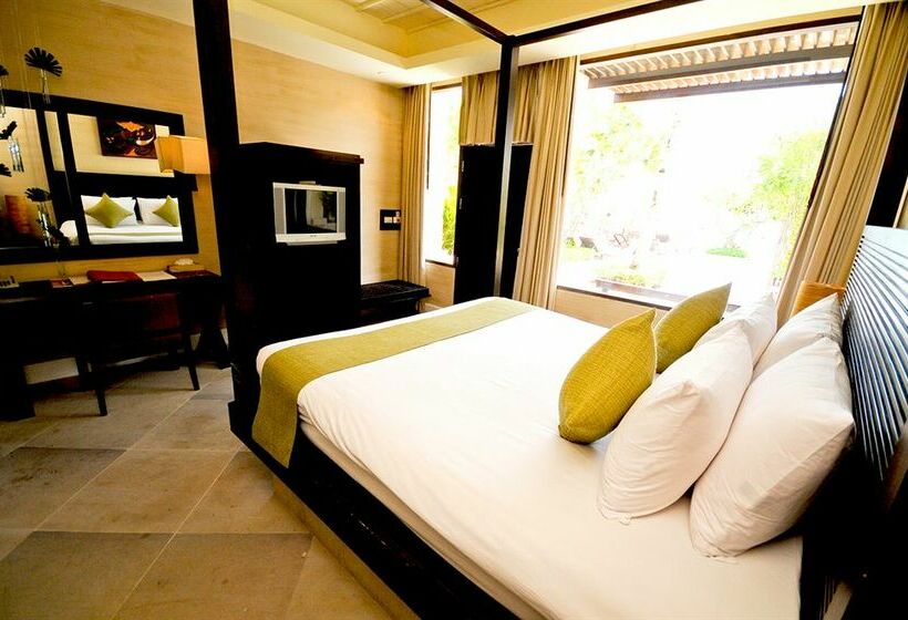 Iyara Beach Hotel And Plaza