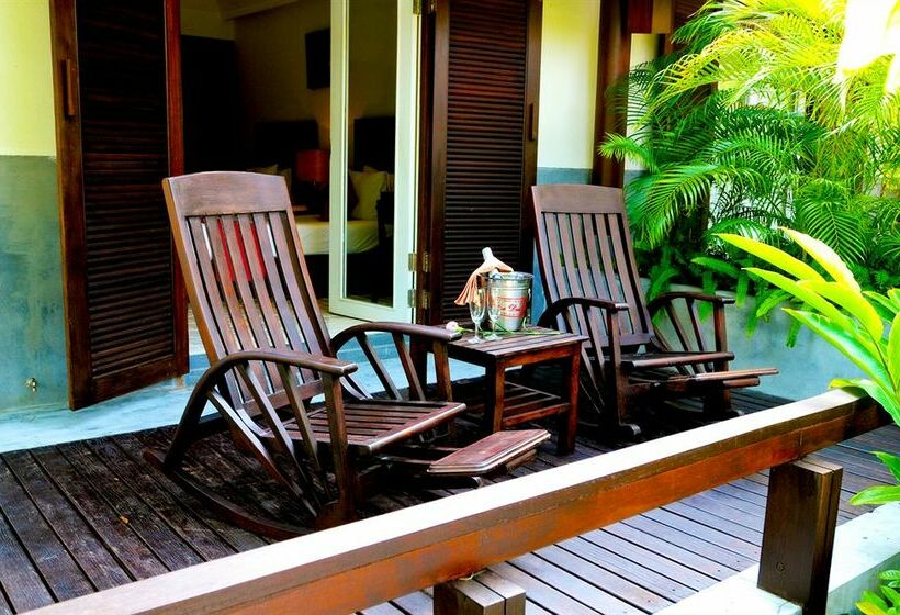 Iyara Beach Hotel And Plaza