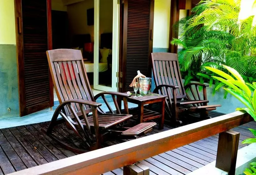 Iyara Beach Hotel And Plaza