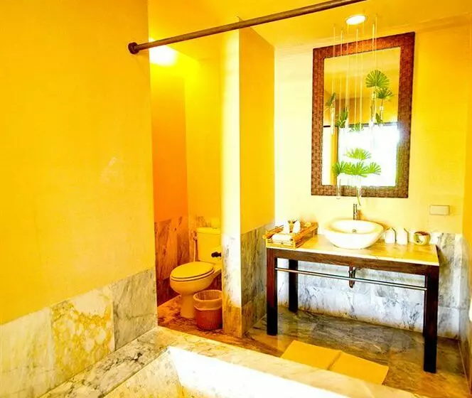 Iyara Beach Hotel And Plaza