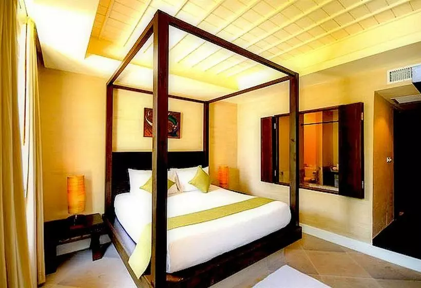 Iyara Beach Hotel And Plaza