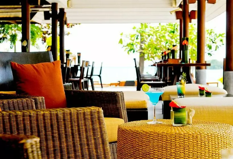 Iyara Beach Hotel And Plaza