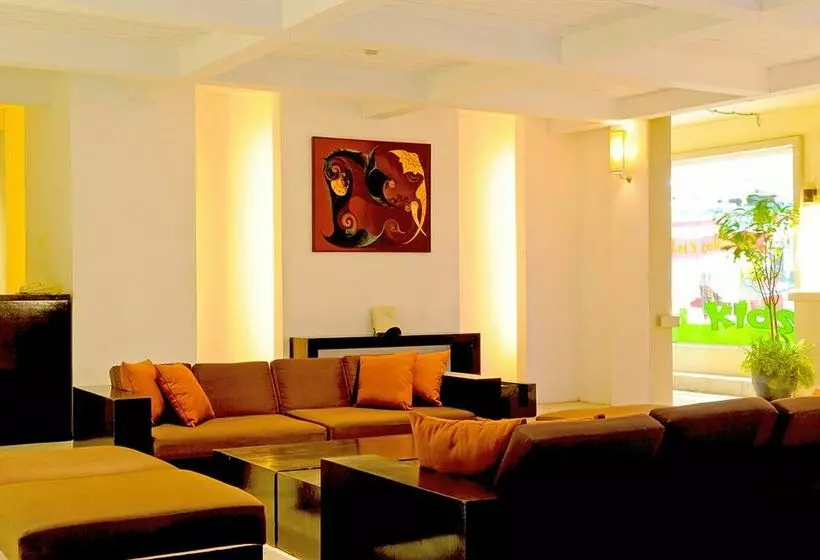 Iyara Beach Hotel And Plaza