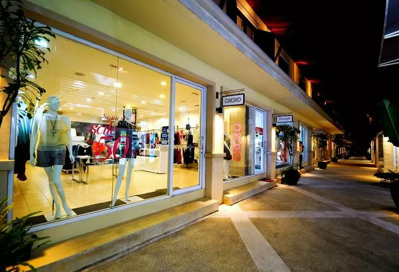 Iyara Beach Hotel And Plaza