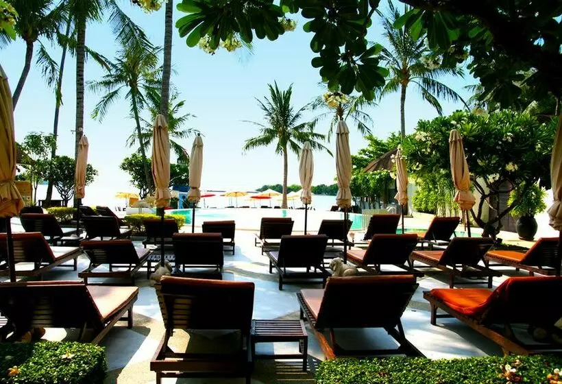 Iyara Beach Hotel And Plaza