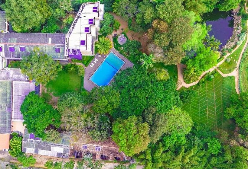 Hotel Miridiya Lake Resort