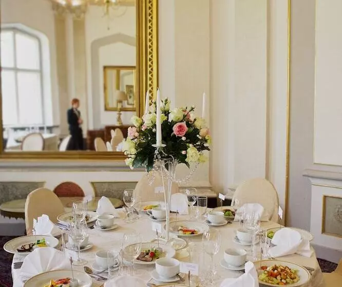 Отель Paszkowka Palace