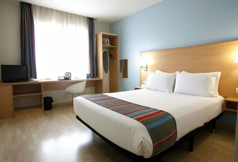 هتل Travelodge Torrelaguna
