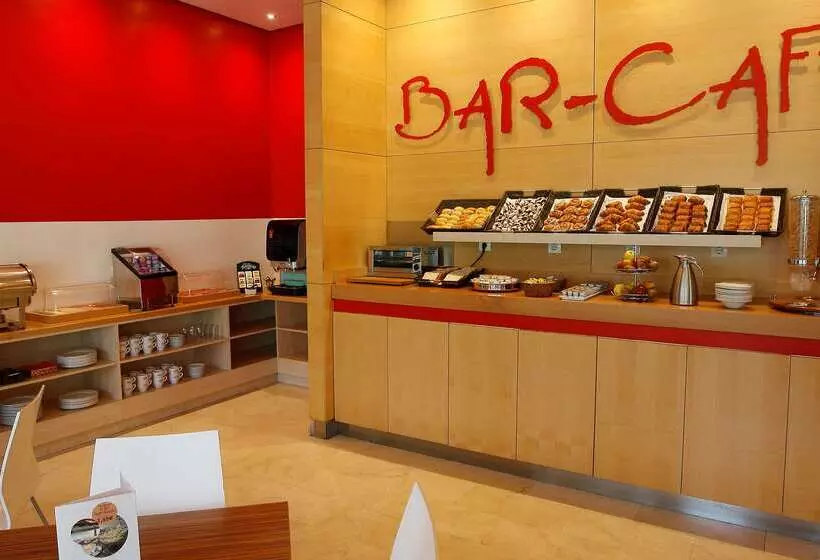 هتل Travelodge Torrelaguna