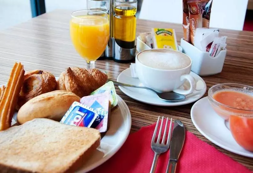 هتل Travelodge Torrelaguna