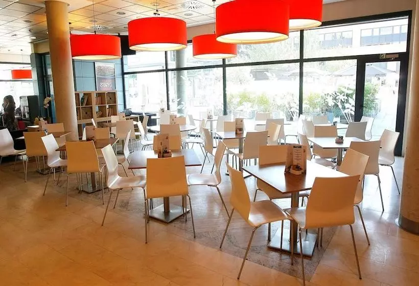 هتل Travelodge Torrelaguna