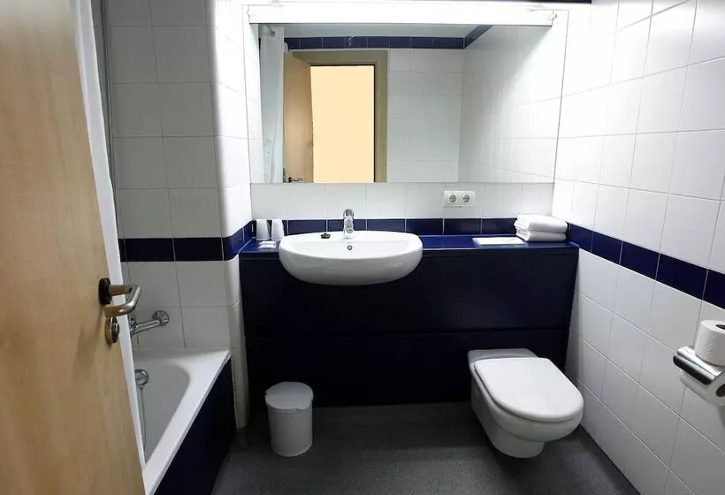 هتل Travelodge Torrelaguna