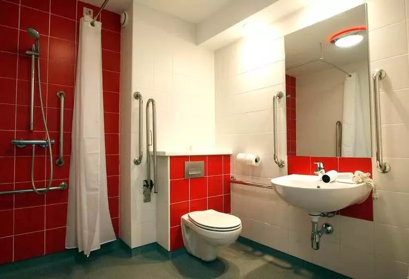 هتل Travelodge Torrelaguna