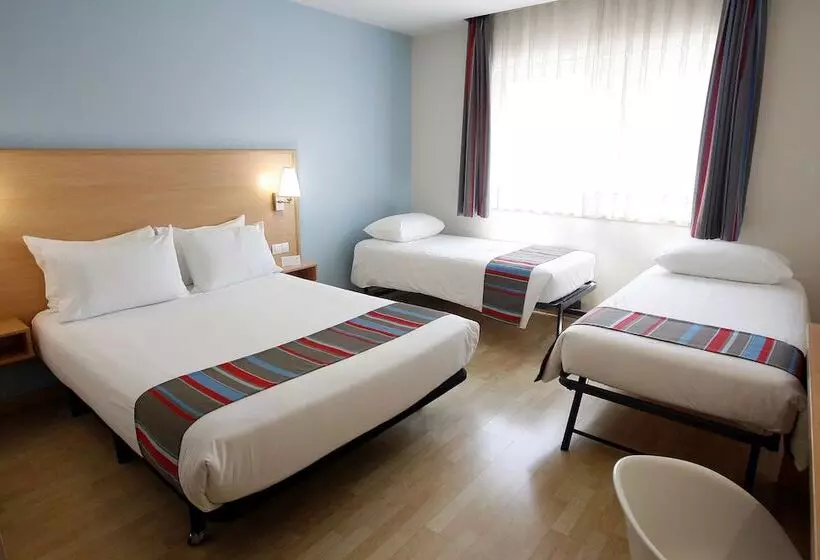 هتل Travelodge Torrelaguna