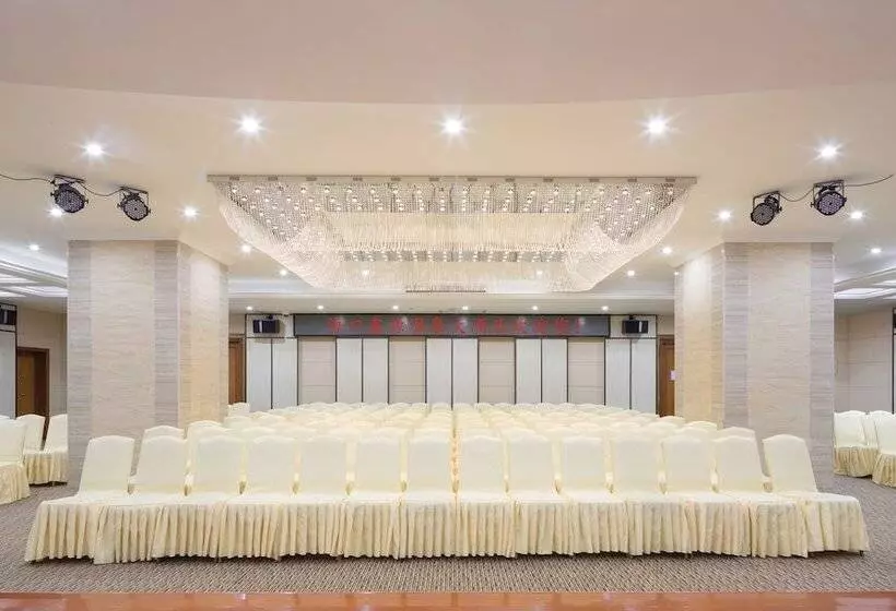 Отель Xinyuan Hot Spring