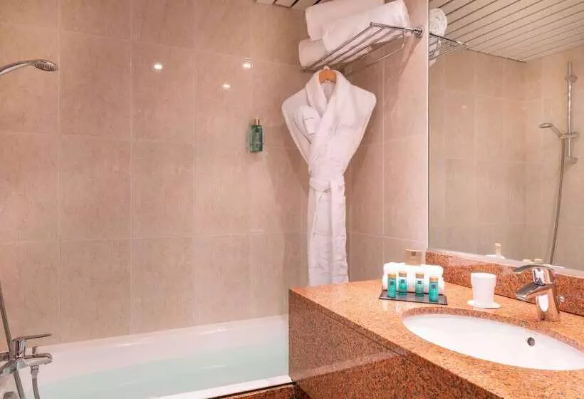 호텔 Le M & Spa Bordeaux Aéroport By Hôtels & Préférence