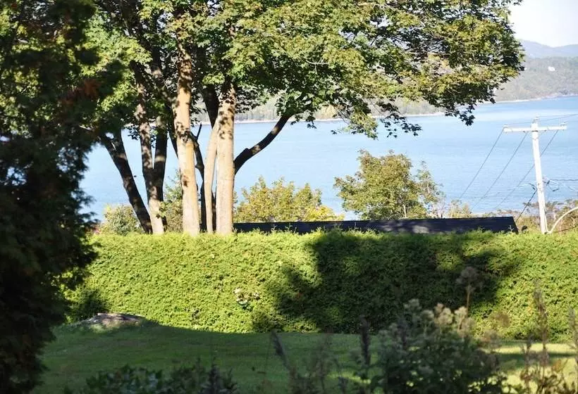 ベッドアンドブレックファースト Auberge Sur La Cote