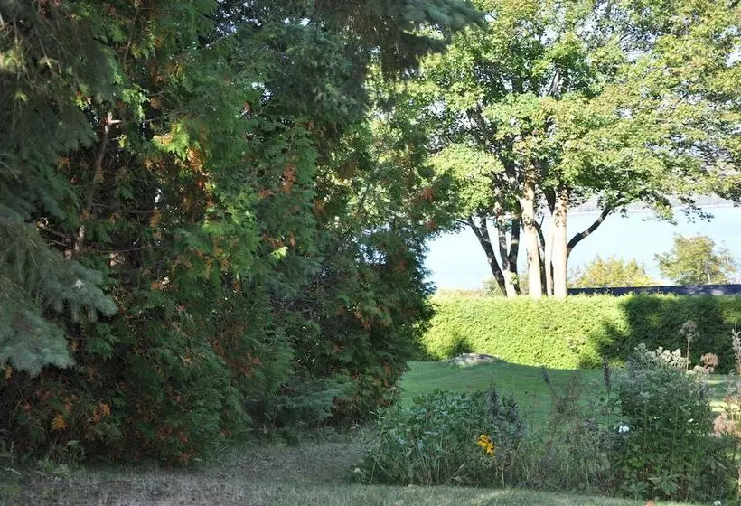 ベッドアンドブレックファースト Auberge Sur La Cote