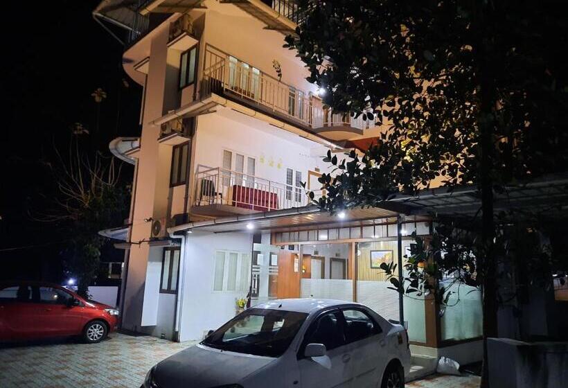 Hotel Base9 Cochin Airport