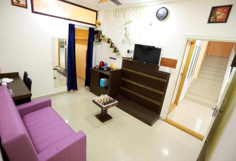 Hotel Base9 Cochin Airport