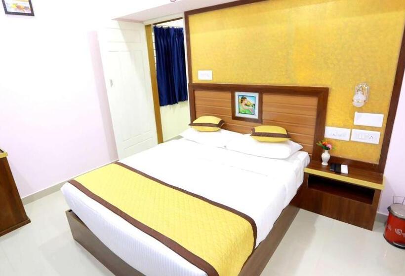 Hotel Base9 Cochin Airport