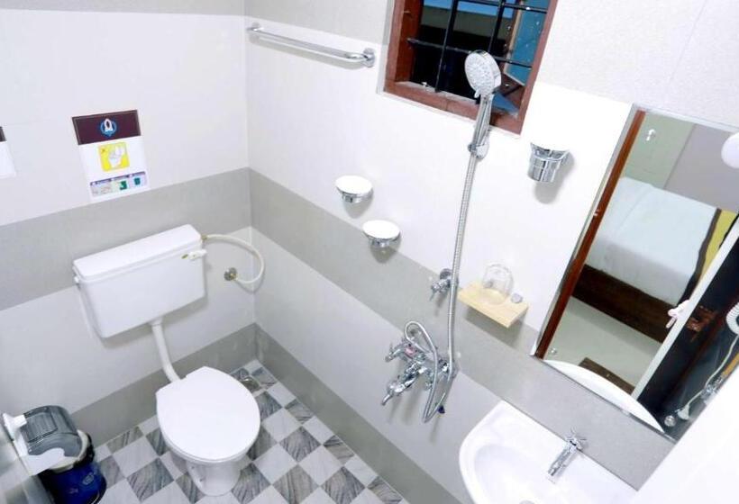 Hotel Base9 Cochin Airport