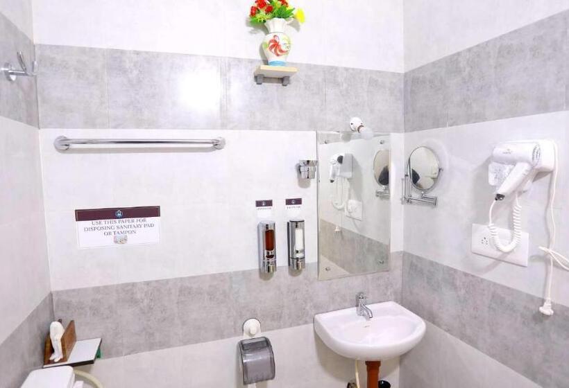 Hotel Base9 Cochin Airport