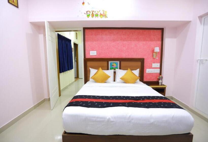 Hotel Base9 Cochin Airport