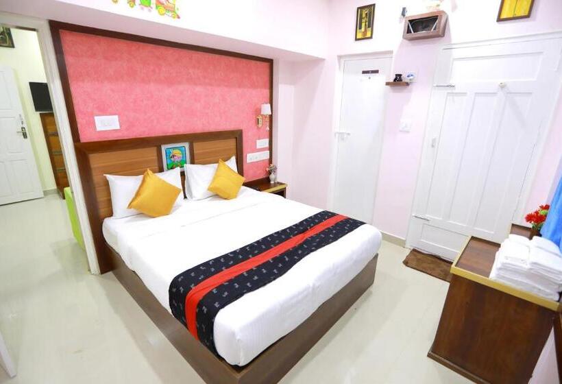 Hotel Base9 Cochin Airport