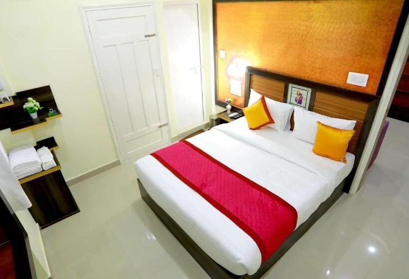 Hotel Base9 Cochin Airport