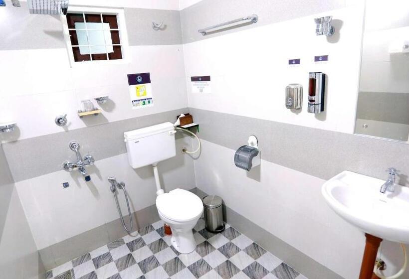 Hotel Base9 Cochin Airport