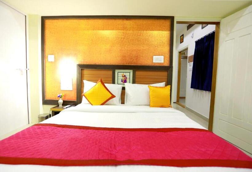 Hotel Base9 Cochin Airport