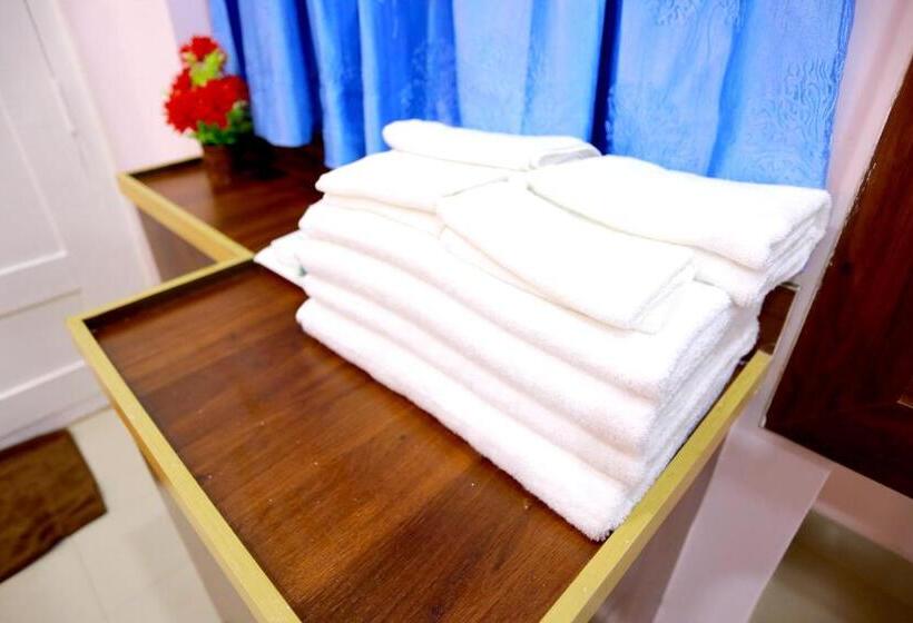 Hotel Base9 Cochin Airport