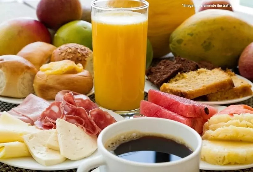 ホテル Intercity Curitiba Batel