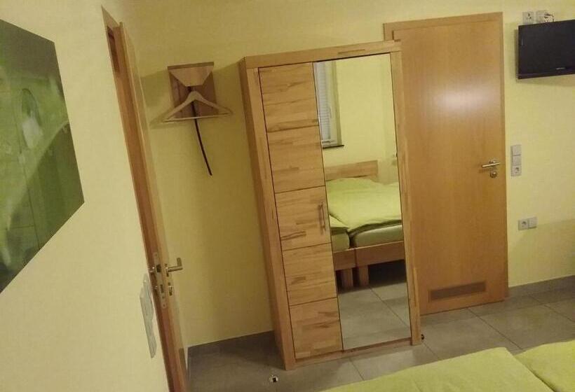 Gästezimmer , Pension Wauri