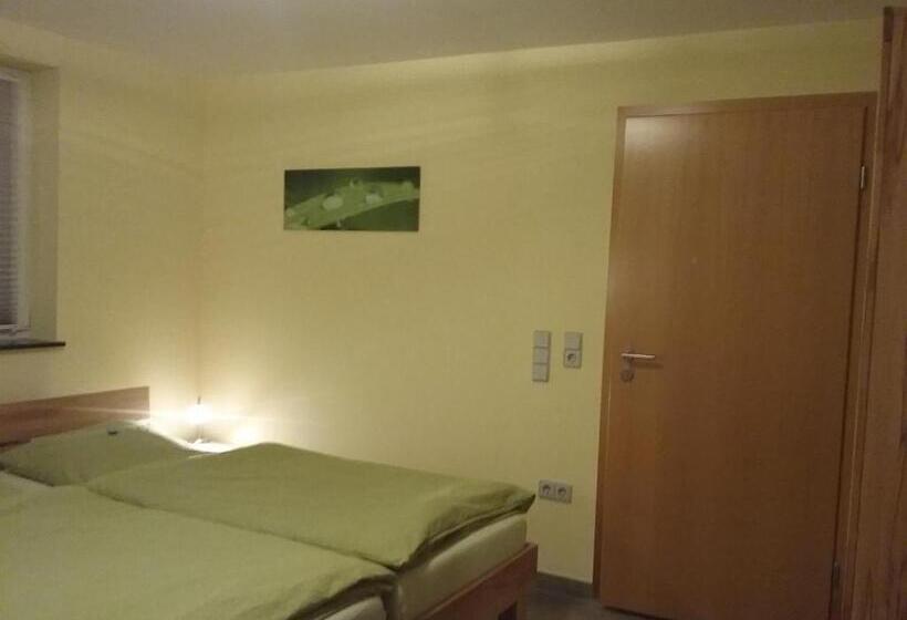 Gästezimmer , Pension Wauri