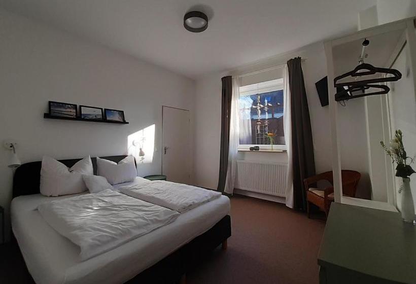 Hostel Bed & Kitchen