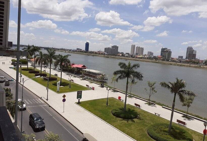 בית מלון כפרי New Season Riverside