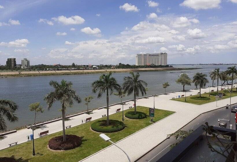 בית מלון כפרי New Season Riverside