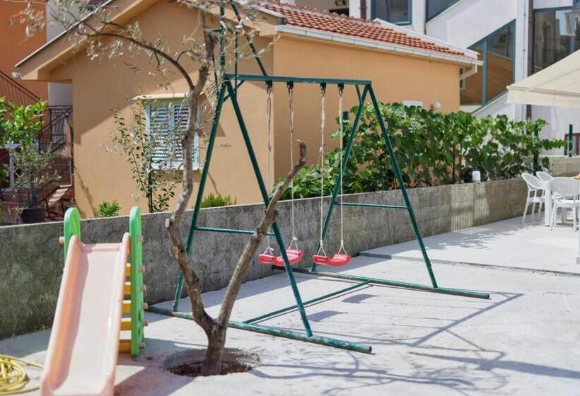 پانسیون Petrovic Apartmani