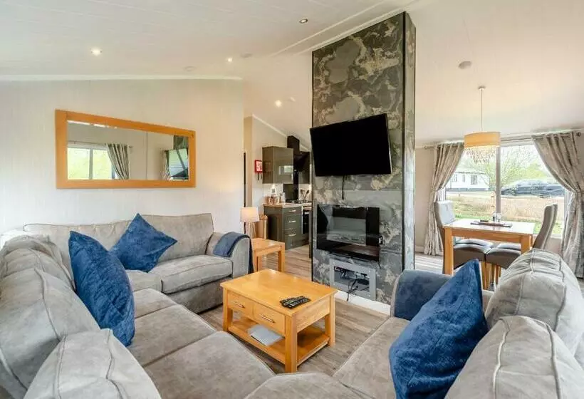 Lomakeskus Woodhall Country Park Lodges