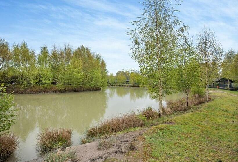 Курорт Woodhall Country Park Lodges