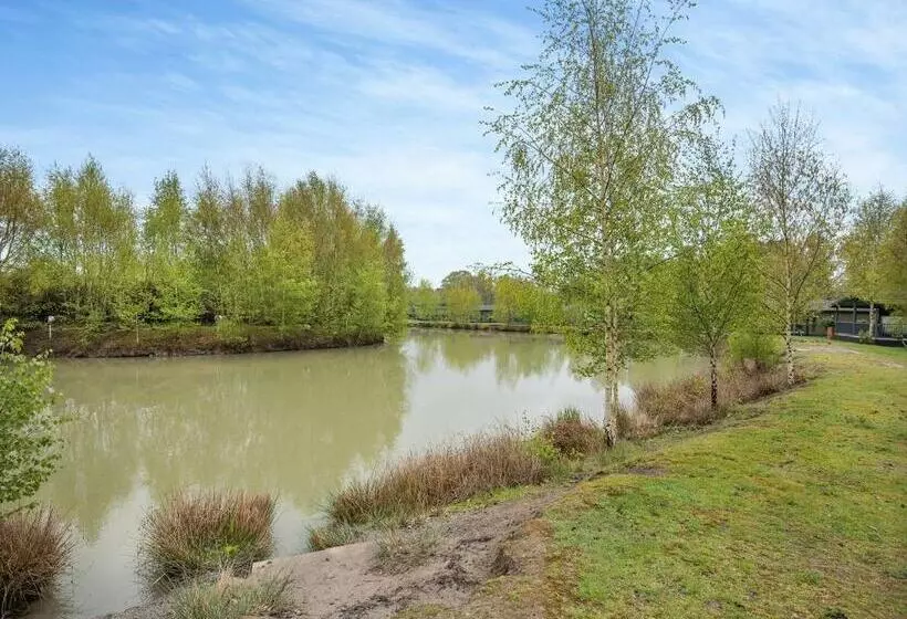 Lomakeskus Woodhall Country Park Lodges