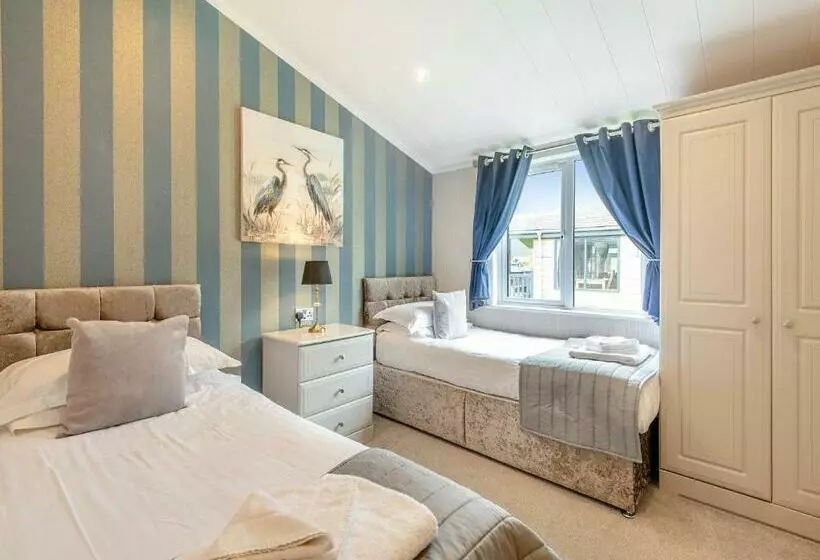 Lomakeskus Woodhall Country Park Lodges