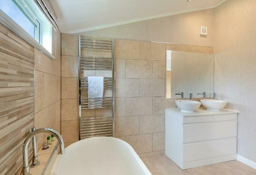 Курорт Woodhall Country Park Lodges